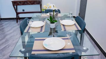 Classic Apartment | In-room dining