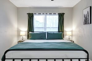 3 bedrooms, desk, iron/ironing board, free WiFi