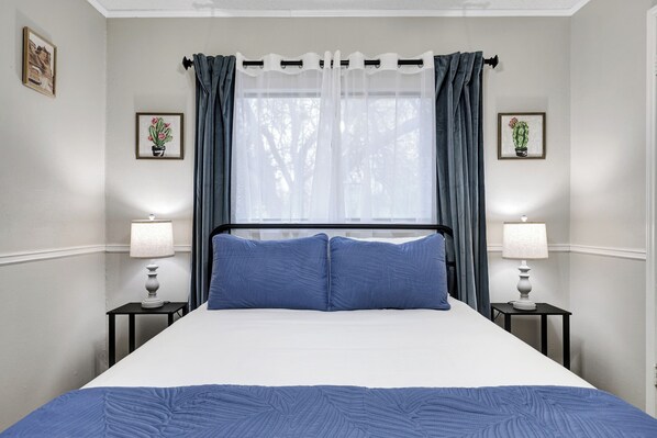 3 bedrooms, desk, iron/ironing board, free WiFi