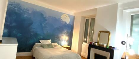 2 bedrooms, iron/ironing board, bed sheets