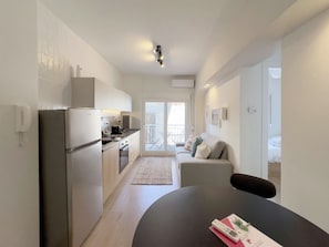 Individually decorated, individually furnished, desk, laptop workspace - Amber Studios & Suites by halu (Neapoli-Sykies)