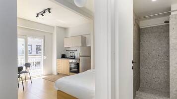 Estudi, balcó, vistes a la ciutat | 1 dormitori, decoració individual, mobiliari individual i escriptori