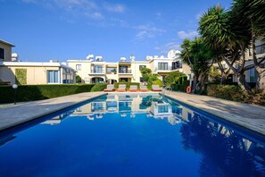 Pool - Essence Residence by Nomads (Pafos)