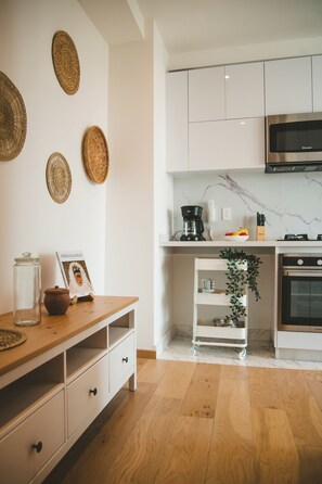 Fridge, microwave, oven, stovetop