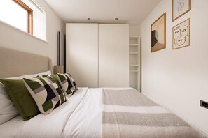 아파트 (2 Bedrooms) | 2 개의 침실, 침대 시트