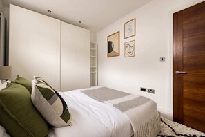 Apartment (2 Bedrooms) | 2 bedrooms, bed sheets - The Belsize Park Escape - Modern 2bdr Apartment (London)