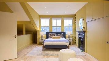 House (4 Bedrooms) | Exterior