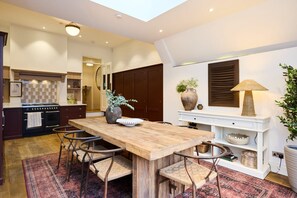 House | 4 bilik tidur
