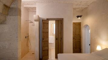 Ulisse Deluxe | 1 bedroom, premium bedding, in-room safe, blackout curtains