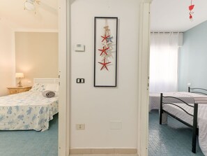 2 bedrooms, travel cot, free WiFi