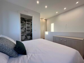 Superior Apartment, Kitchenette, Hill View