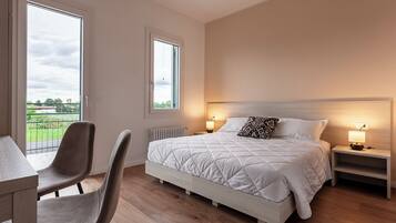 1 dormitorio, sistema de insonorización, tabla de planchar con plancha