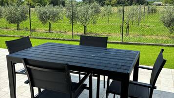 Apartamento superior, cocina básica, vistas a la colina | Terraza o patio