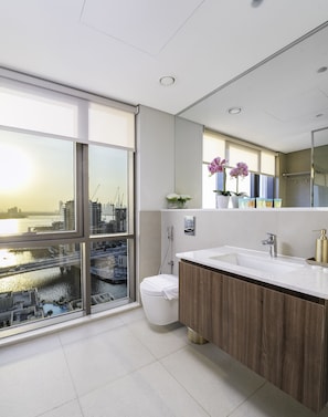 Luxury Apartment, Balcony, Beach View | Bathroom | Separate tub and shower, free toiletries, hair dryer, towels