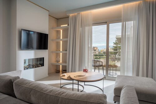 Selas Spacious fully equipped 3 BDR Apt by Hospi