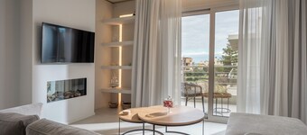 Selas Spacious fully equipped 3 BDR Apt by Hospi