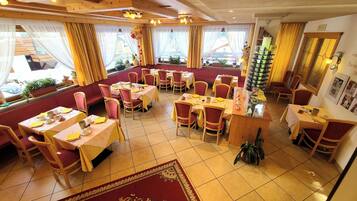 Petit déjeuner buffet compris tous les jours