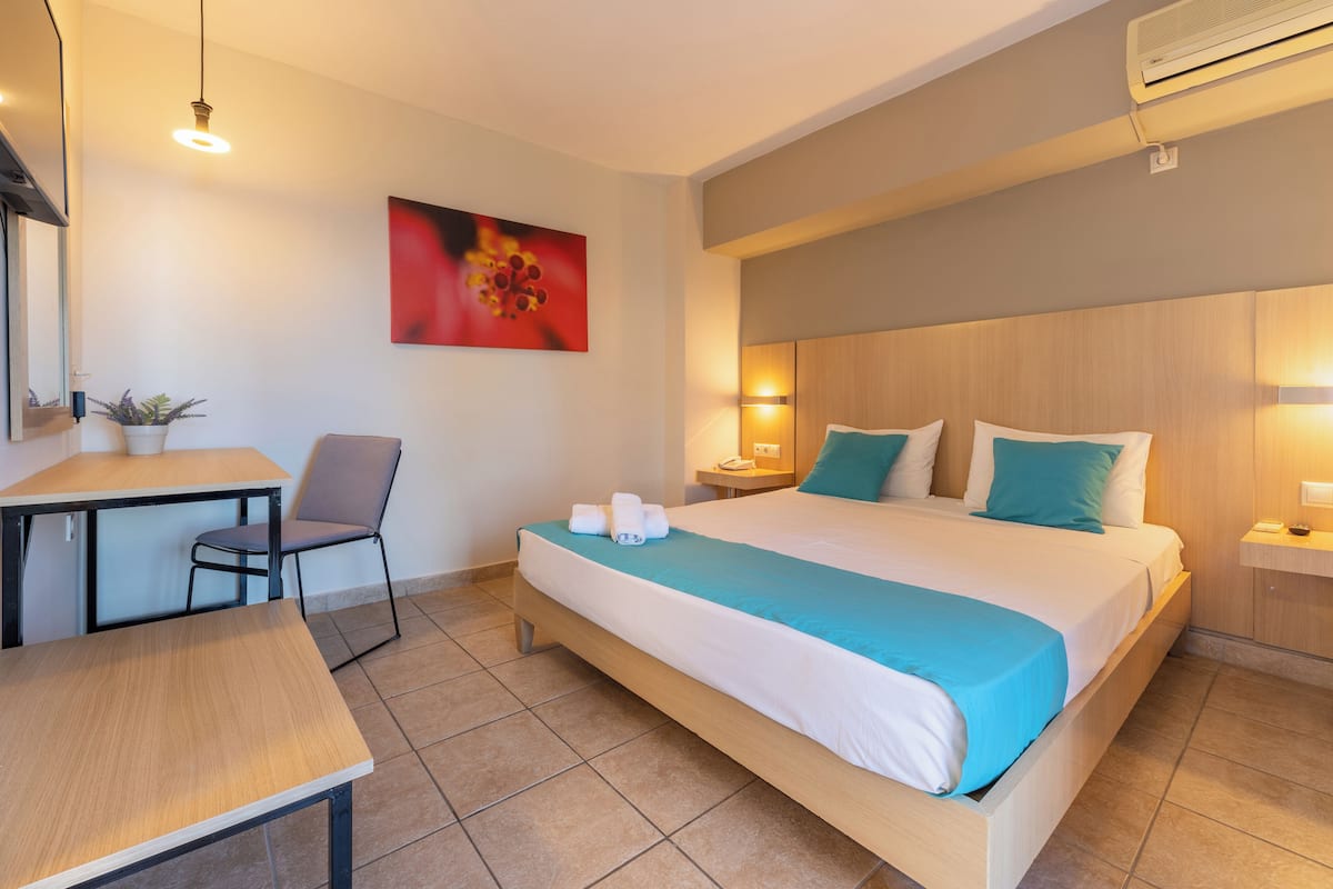ตู้นิรภัยในห้องพัก, Wi-Fi ฟรี, ผ้าปูที่นอน
