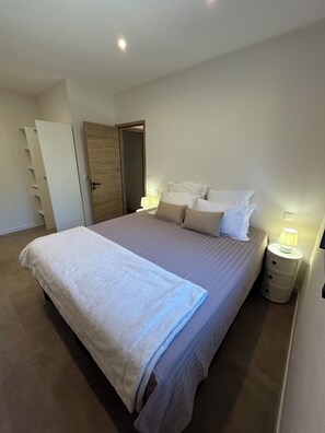 2 soverom, strykejern/-brett, wi-fi og sengetøy