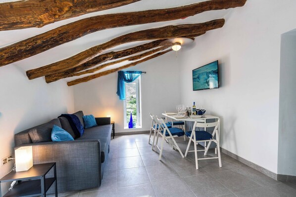 Smart TV - Rambla Retreats apt Azul with pool, hot tub & amazing views in Rambla de Oria (Oria)