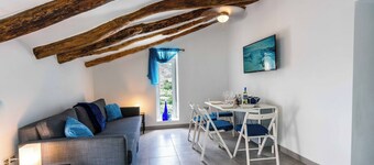 Rambla Retreats apt Azul with pool, hot tub & amazing views in Rambla de Oria