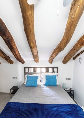1 bedroom, iron/ironing board, travel cot, free WiFi