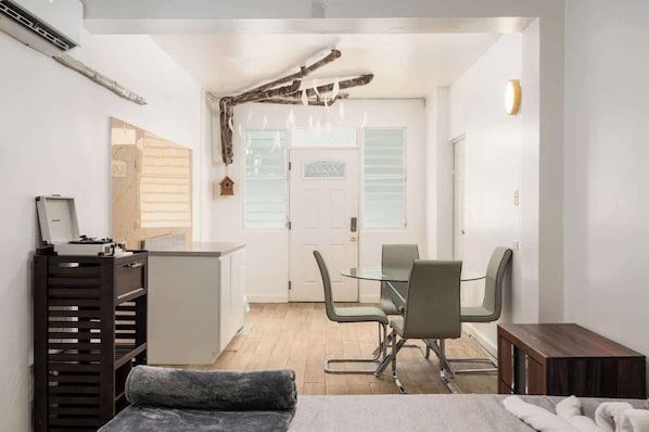 1 bedroom, desk, iron/ironing board, free WiFi - Sustainable | 8- min ride to Culebra Ferry | Free Parking (Ceiba)