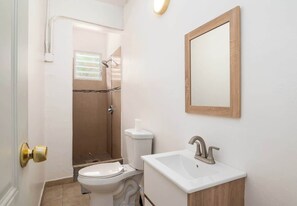 Shower - Eco-Friendly Cozy Studio | Solar-Powered Retreat (Ceiba)