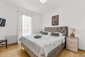 3 bedrooms, WiFi, bed sheets