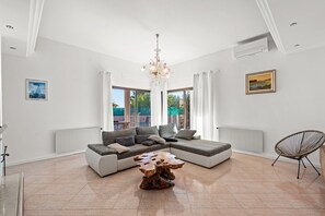 TV - Villa with private pool, sea view and BBQ area, Buje-Istria (Buje)