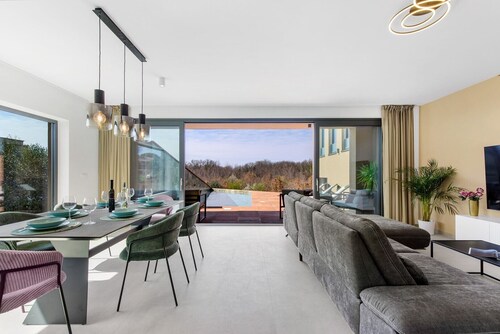 Modern Luxury Villa with Private Pool and Stunning Sea Views in Istria