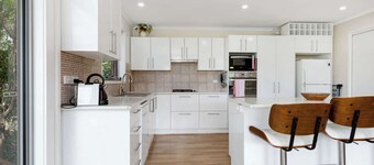 Muwarra Beach House | Pet-Friendly, Walk to Beach
