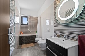 Towels - Serene Villa with Private Pool and Sea View Near Novigrad (Novigrad)
