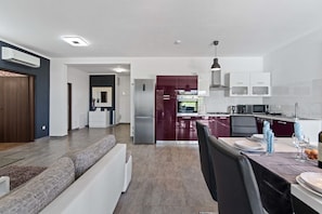 Fridge, oven, dishwasher, coffee/tea maker - Serene Villa with Private Pool and Sea View Near Novigrad (Novigrad)