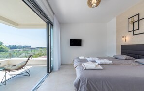 4 dormitorios, tabla de planchar con plancha, wifi y ropa de cama