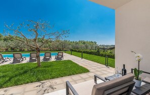 Terrace/patio - Modern Private Villa with Whirlpool, Sauna, Pool, and Sea View Near Novigrad (Novigrad)