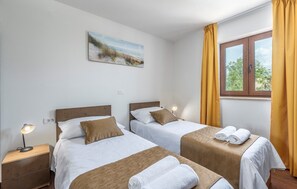 3 bedrooms, WiFi, bed sheets