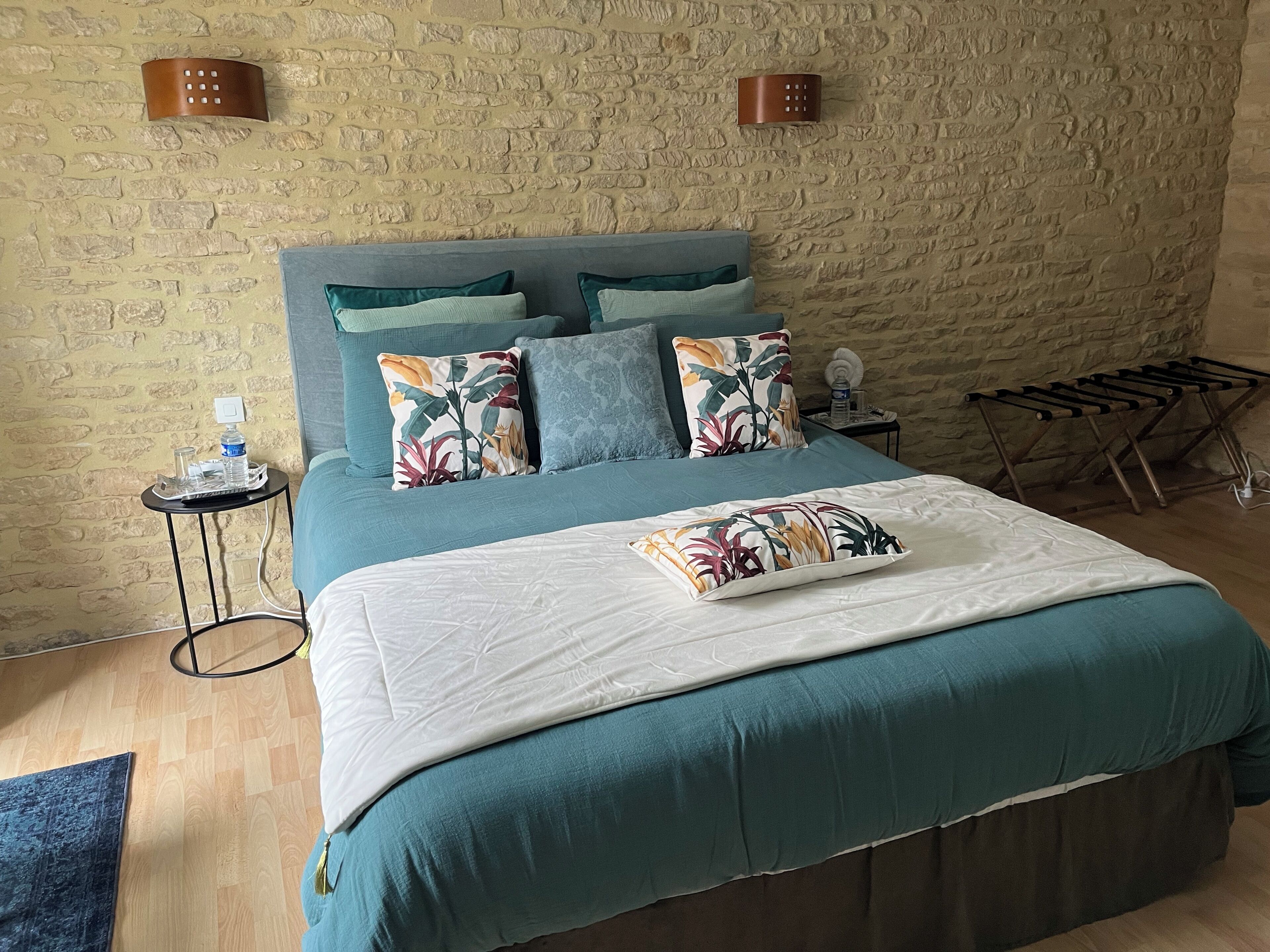 Comfort Room | Premium bedding, individually decorated, individually furnished