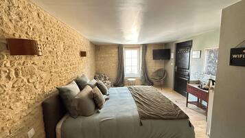 Comfort Room | Premium bedding, individually decorated, individually furnished