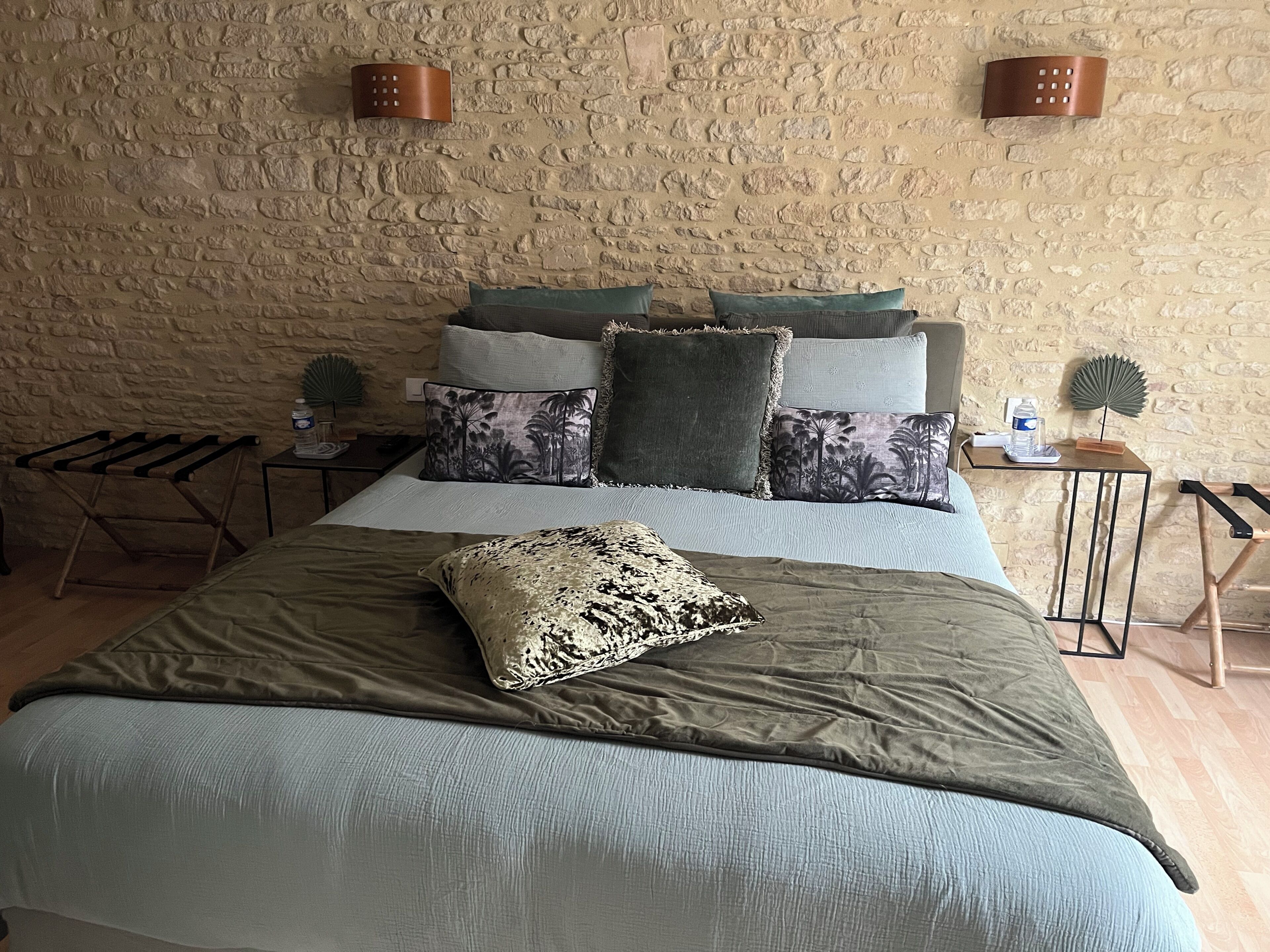 Comfort Room | Premium bedding, individually decorated, individually furnished