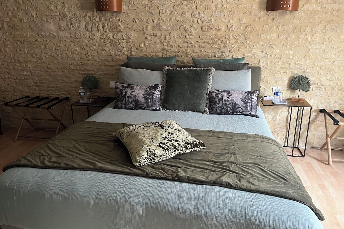 Comfort Room | Premium bedding, individually decorated, individually furnished