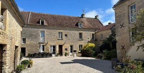 Exterior - Chambres d'Hôtes de l'Ancienne Auberge (Thaon)