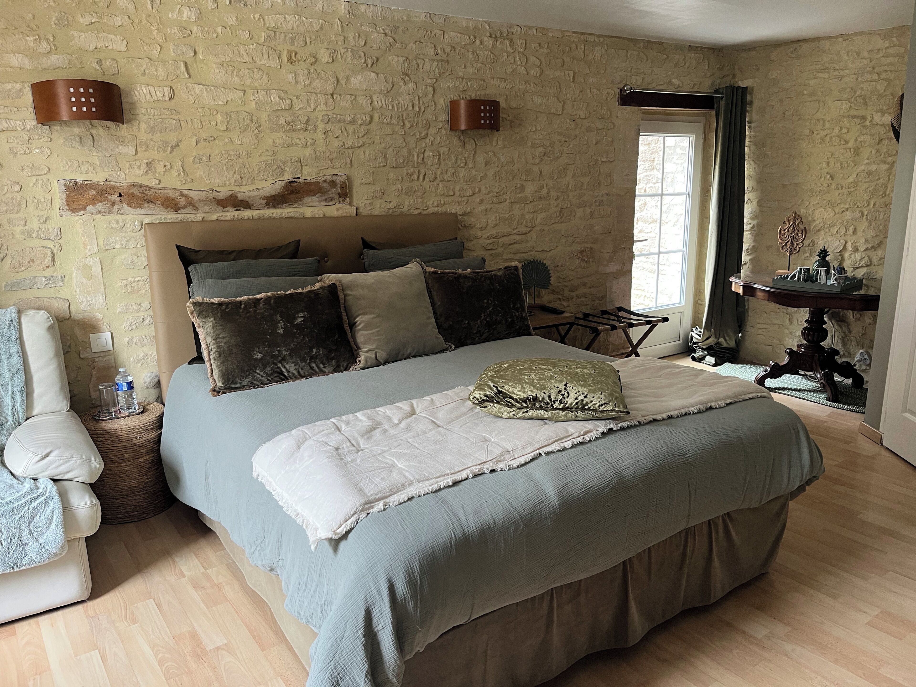 Comfort Room | Premium bedding, individually decorated, individually furnished