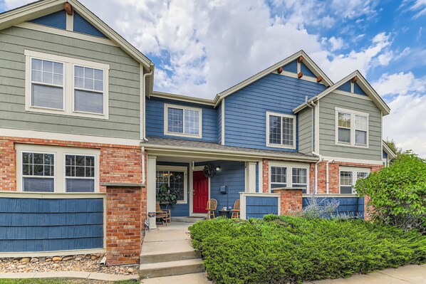 Exterior - Pet Friendly Townhome Near Parks (Broomfield)