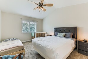 3 bedrooms, desk, iron/ironing board, travel cot