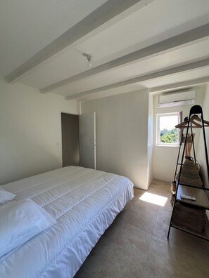3 bedrooms, bed sheets