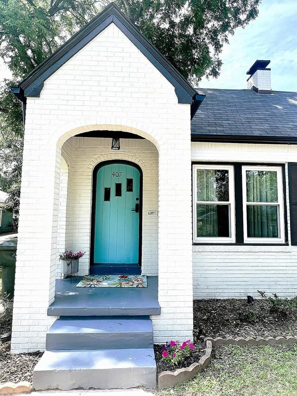 Exterior detail - The Rose Summary:<br>Wel (Tyler)