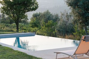 Kolam renang outdoor