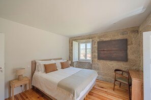 Villa | 8 bedrooms, iron/ironing board, free WiFi - Feel Discovery Casa da Granja in Douro (Resende)