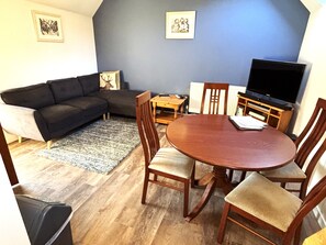 Living area - Glen View - Stunning mountain escape in Speyside & The Caringorms (Tomnavoulin)